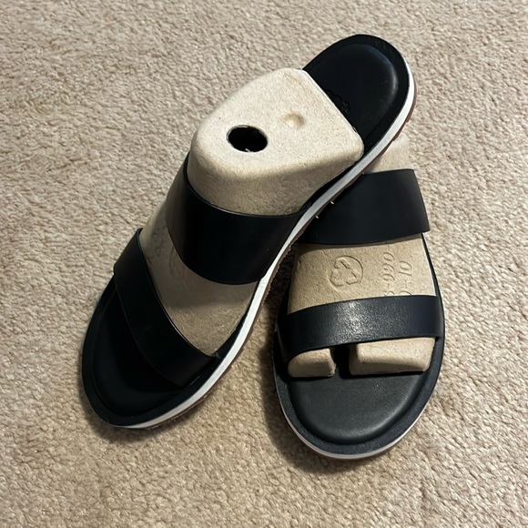 💜 HOST PICK 💜 Roots Kingston Sandal in Black - Picture 6 of 9